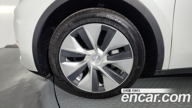 Tesla Model Y Long Range AWD - фото 3