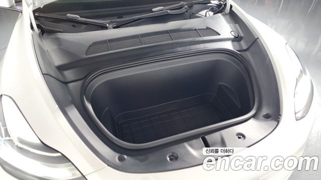 Tesla Model Y Long Range AWD - фото 4