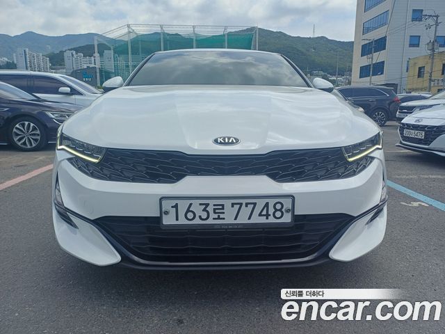Kia K5 3-го поколения 2.0 Prestige - фото 1