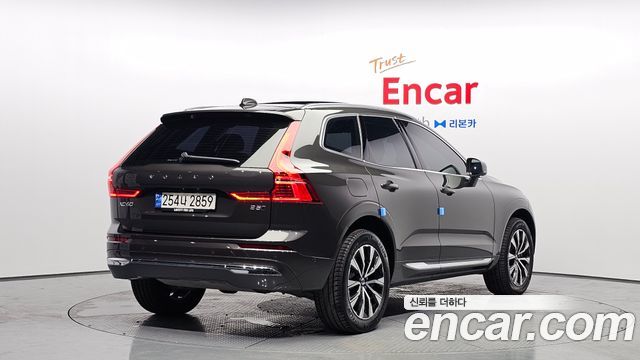 Volvo XC60 2-го поколения B5 Ultimate Bright - фото 1