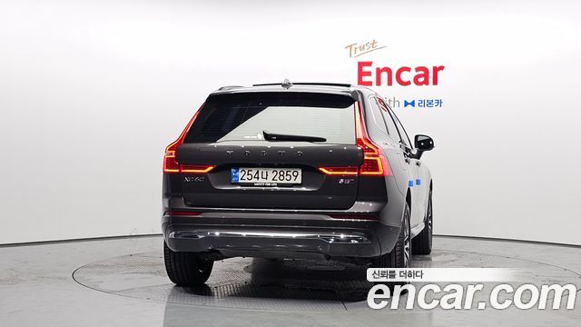 Volvo XC60 2-го поколения B5 Ultimate Bright - фото 3