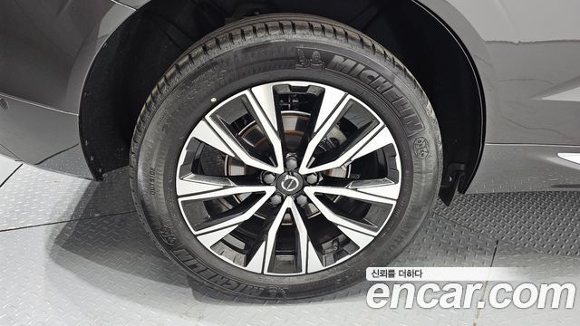 Volvo XC60 2-го поколения B5 Ultimate Bright - фото 4