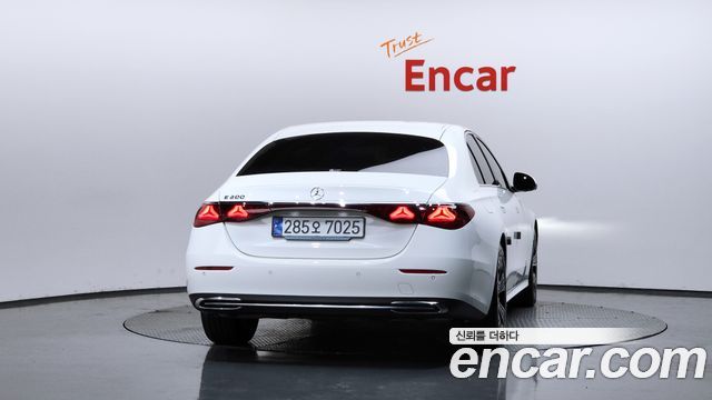 Mercedes-Benz E-Class W214 E200 Avantgarde Limited - фото 3