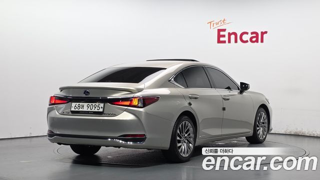 Lexus ES 7-го поколения Executive - фото 1