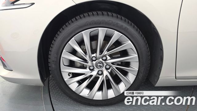 Lexus ES 7-го поколения Executive - фото 4