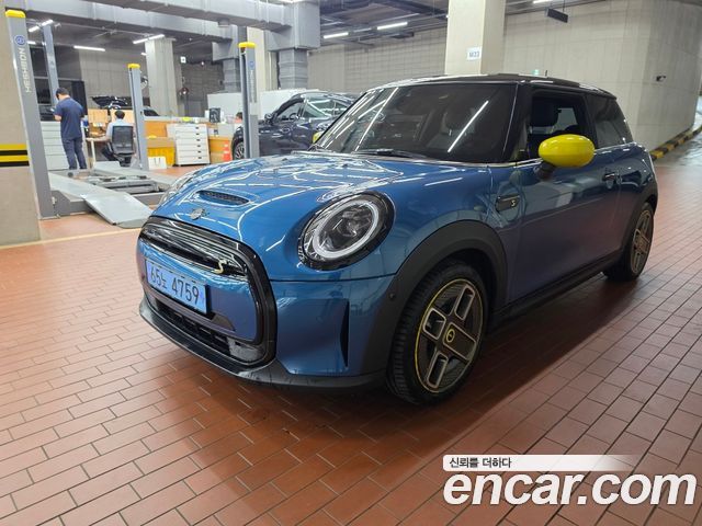 Mini Cooper SE Electric 3rd - фото 1