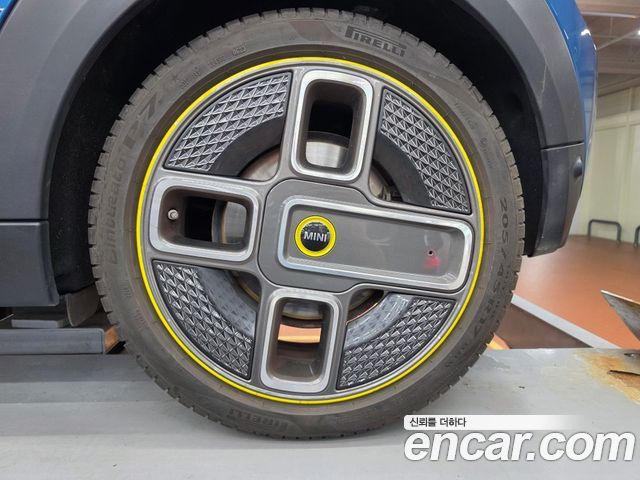 Mini Cooper SE Electric 3rd - фото 4