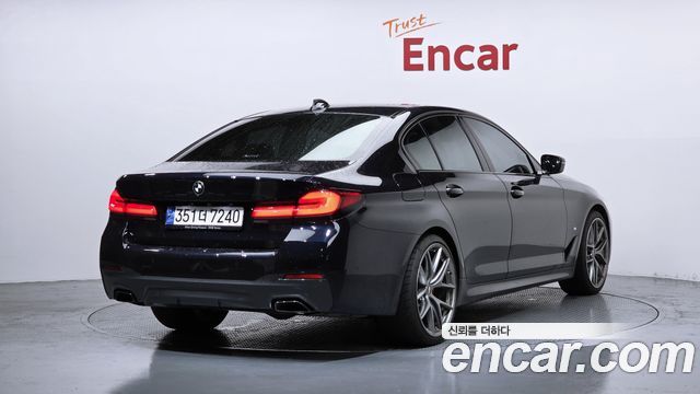 BMW 5-Series G30 523d M Sport - фото 1