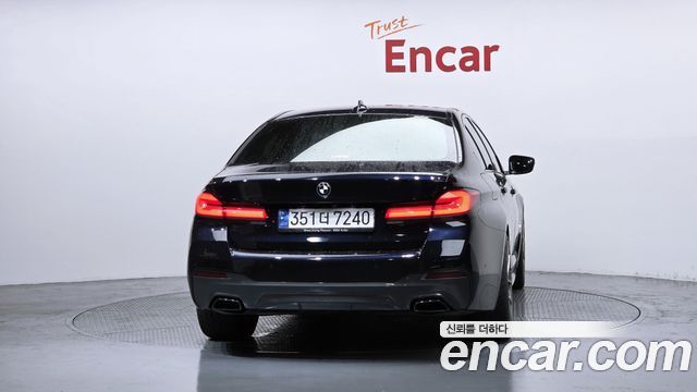 BMW 5-Series G30 523d M Sport - фото 3