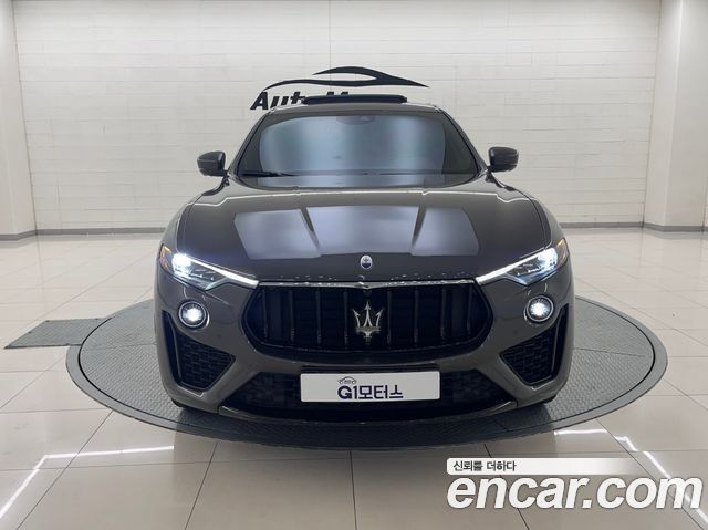 Maserati Levante 3.0 AWD Modena - фото 0