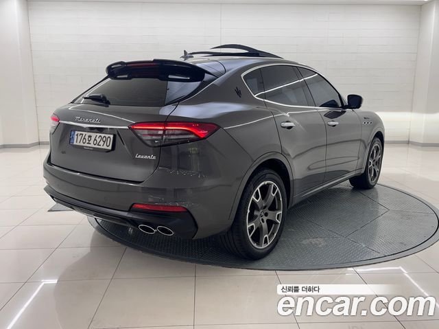 Maserati Levante 3.0 AWD Modena - фото 2