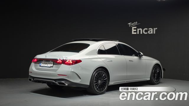 Mercedes-Benz E-Class W214 E300 4MATIC AMG Line Premiere Special - фото 1
