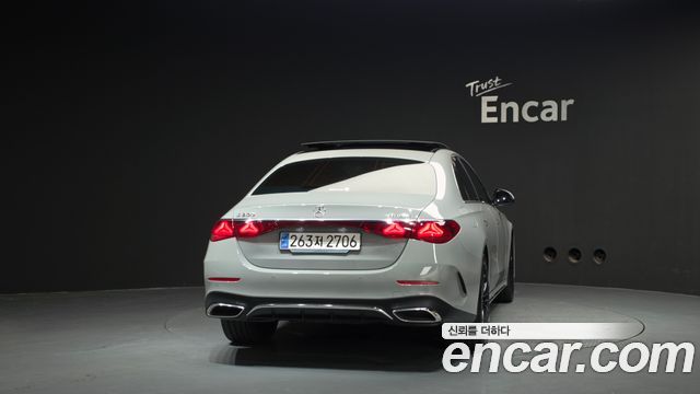 Mercedes-Benz E-Class W214 E300 4MATIC AMG Line Premiere Special - фото 3