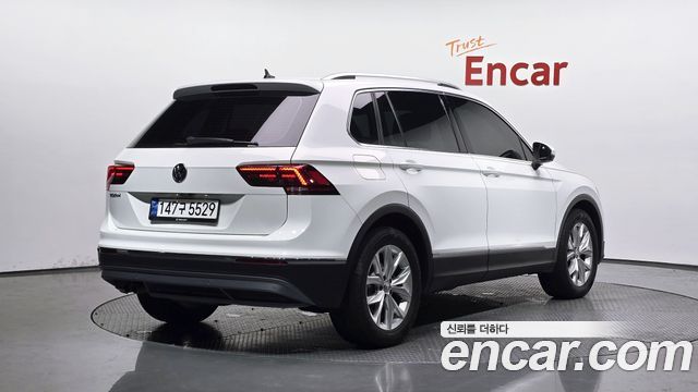 Volkswagen Tiguan 2-го поколения 2.0 TDI Premium - фото 0