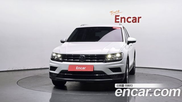 Volkswagen Tiguan 2-го поколения 2.0 TDI Premium - фото 1
