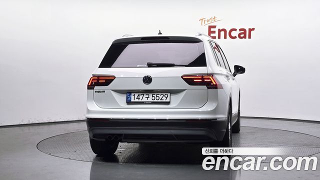 Volkswagen Tiguan 2-го поколения 2.0 TDI Premium - фото 2