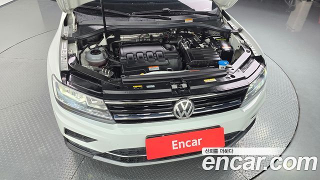 Volkswagen Tiguan 2-го поколения 2.0 TDI Premium - фото 4