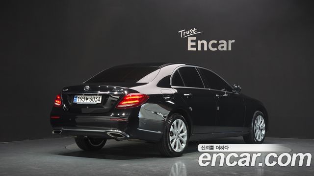 Mercedes-Benz E-Class W213 E300 4MATIC Exclusive - фото 1