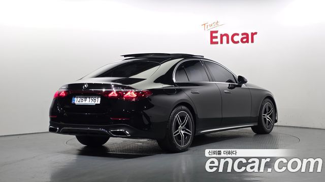 Mercedes-Benz E-Class W214 E300 4MATIC AMG Line - фото 1