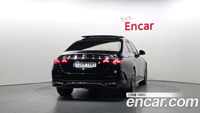 Mercedes-Benz E-Class W214 E300 4MATIC AMG Line - фото 3