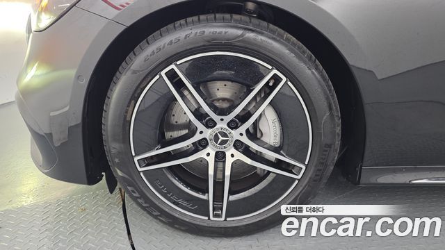 Mercedes-Benz E-Class W214 E300 4MATIC AMG Line - фото 4