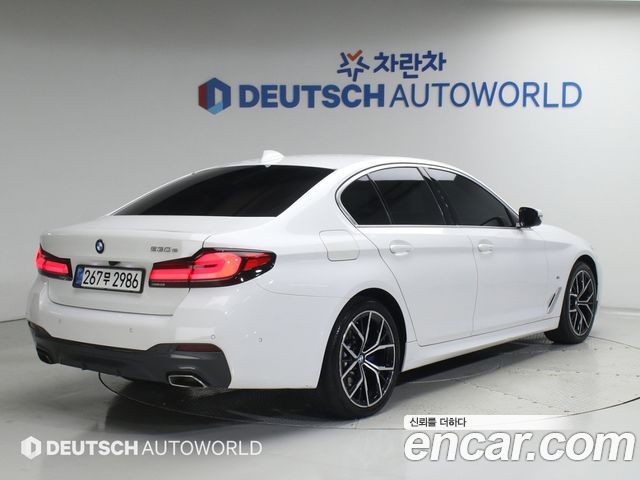 BMW 5-Series G30 530e M Sport - фото 1