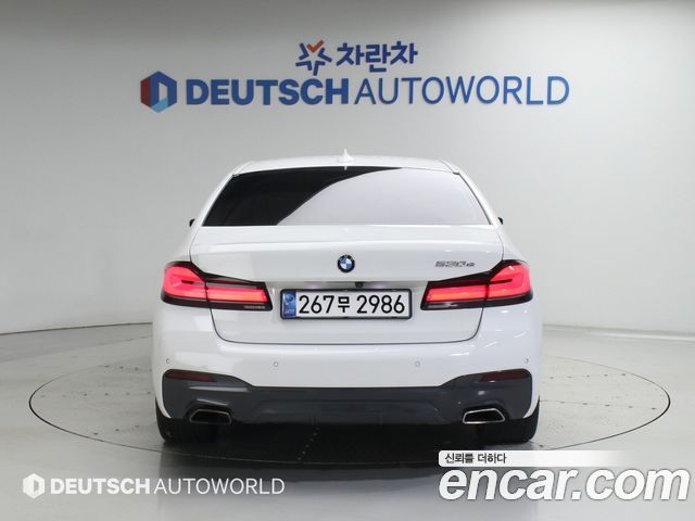 BMW 5-Series G30 530e M Sport - фото 3