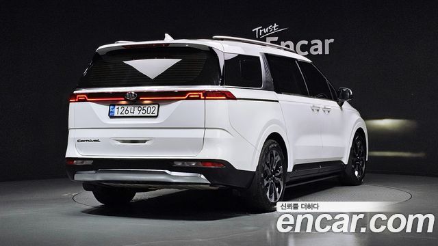 Kia Carnival 4-го поколения 9-Seater Signature - фото 1