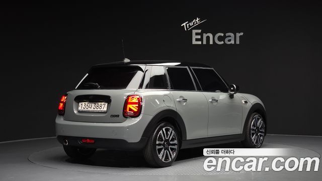 Mini Cooper 5Door Standard 3rd - фото 1