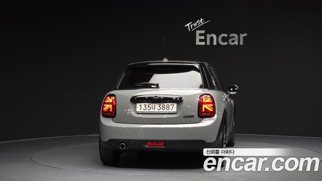 Mini Cooper 5Door Standard 3rd - фото 3