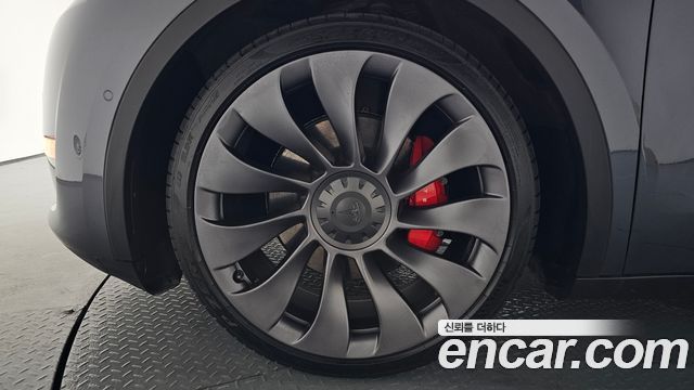 Tesla Model Y Performance AWD - фото 3