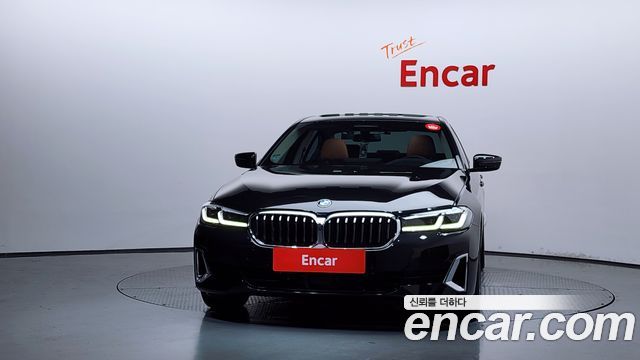 BMW 5-Series G30 520i Luxury - фото 2