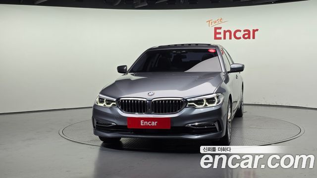 BMW 5-Series G30 520d Luxury Plus - фото 2