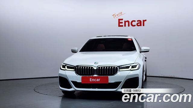 BMW 5-Series G30 520i M Sport - фото 2
