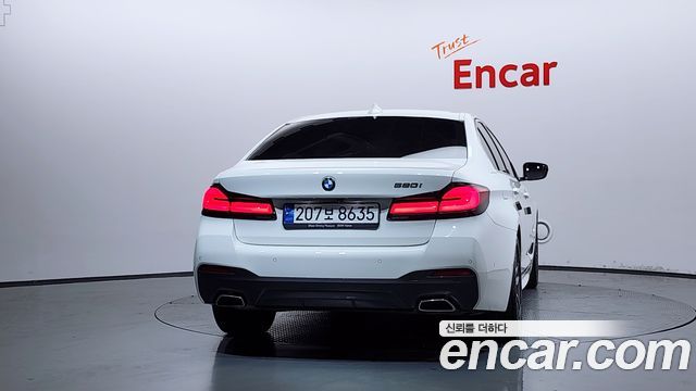 BMW 5-Series G30 520i M Sport - фото 3