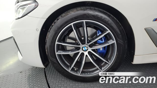 BMW 5-Series G30 520i M Sport - фото 4