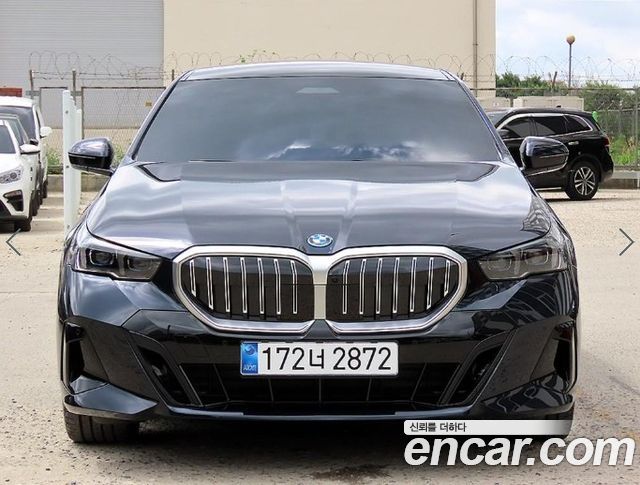 BMW 5-Series G60 530e xDrive M Sport - фото 0