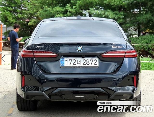 BMW 5-Series G60 530e xDrive M Sport - фото 3