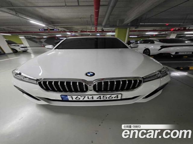 BMW 5-Series G30 520i M Sport - фото 0