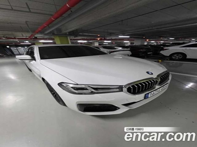 BMW 5-Series G30 520i M Sport - фото 1