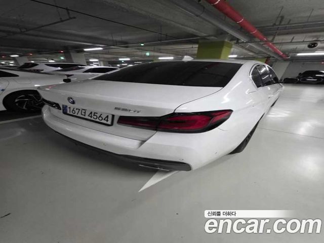 BMW 5-Series G30 520i M Sport - фото 3