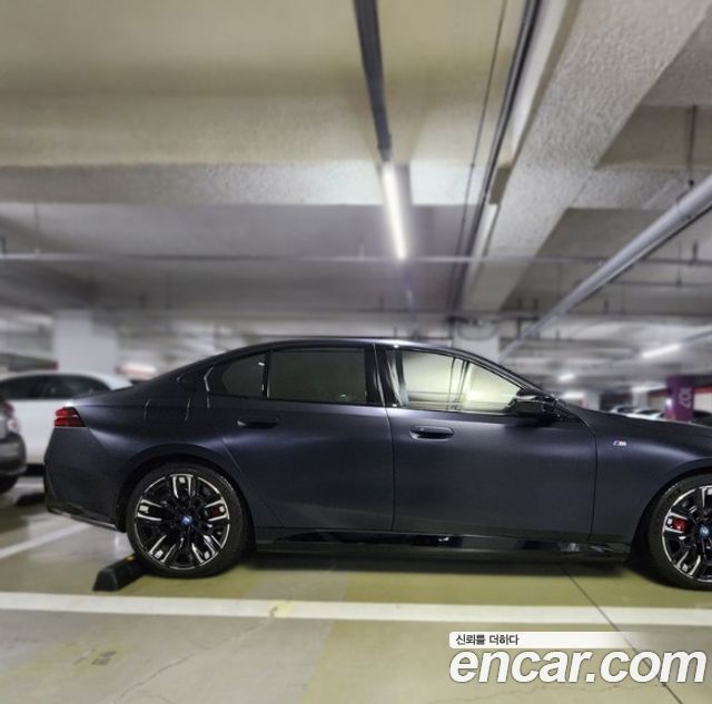 BMW i5 G60 M60 xDrive - фото 2