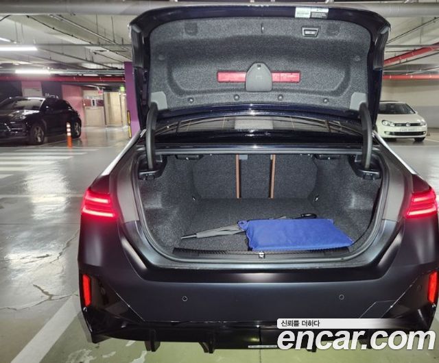 BMW i5 G60 M60 xDrive - фото 3