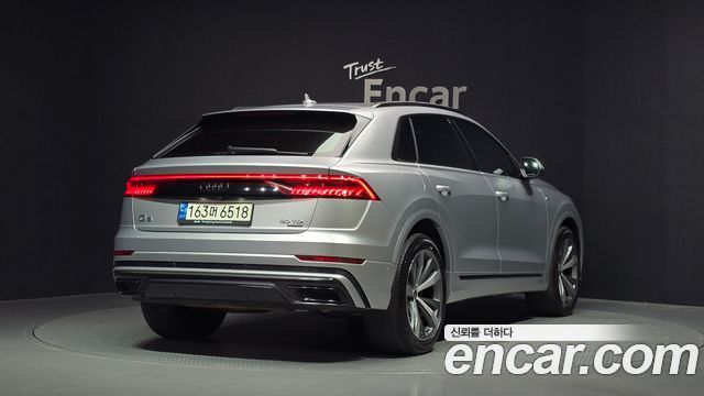 Audi Q8 50 TDI Quattro Premium - фото 1