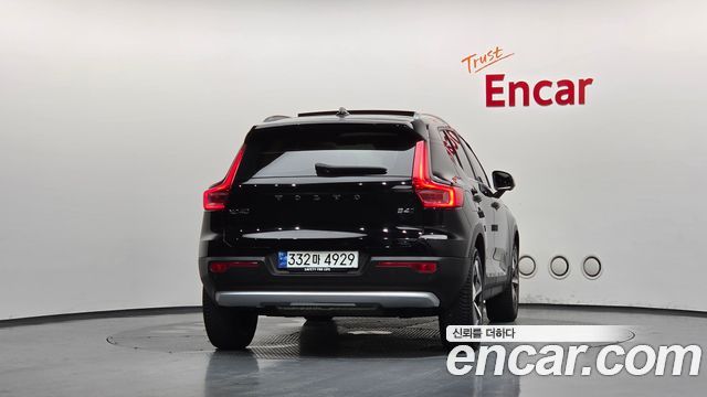 Volvo XC40 B4 Ultimate Bright - фото 3
