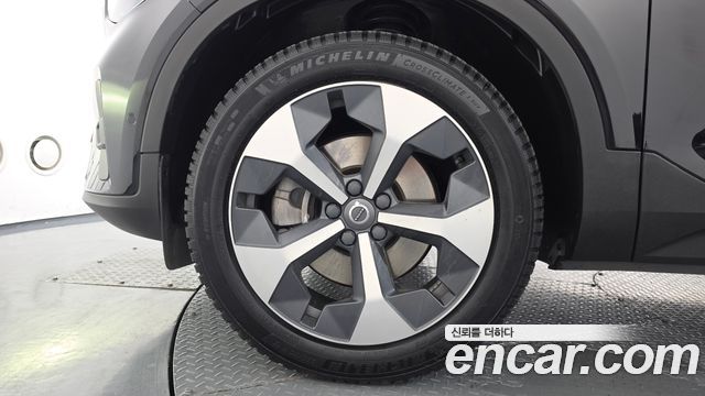 Volvo XC40 B4 Ultimate Bright - фото 4