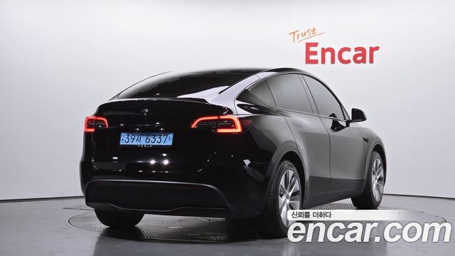 Tesla Model Y RWD - фото 1