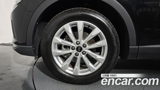 Audi Q3 F3 35 TDI - фото 4