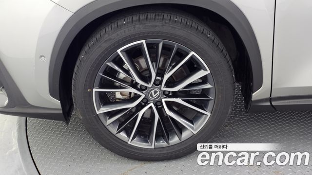 Lexus NX 2-го поколения Luxury - фото 4