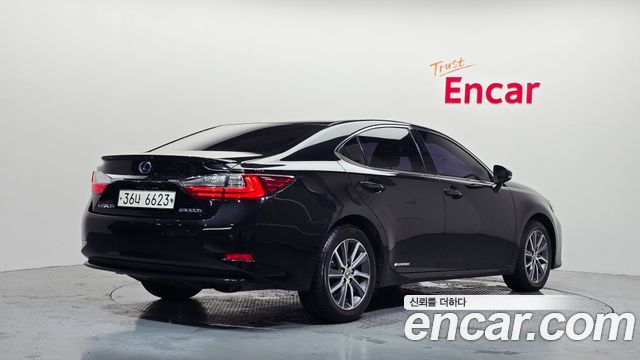 Lexus ES 300h Supreme+ XV60 - фото 1